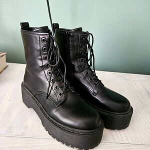 Steve Madden Black Platform Lace Up Boots